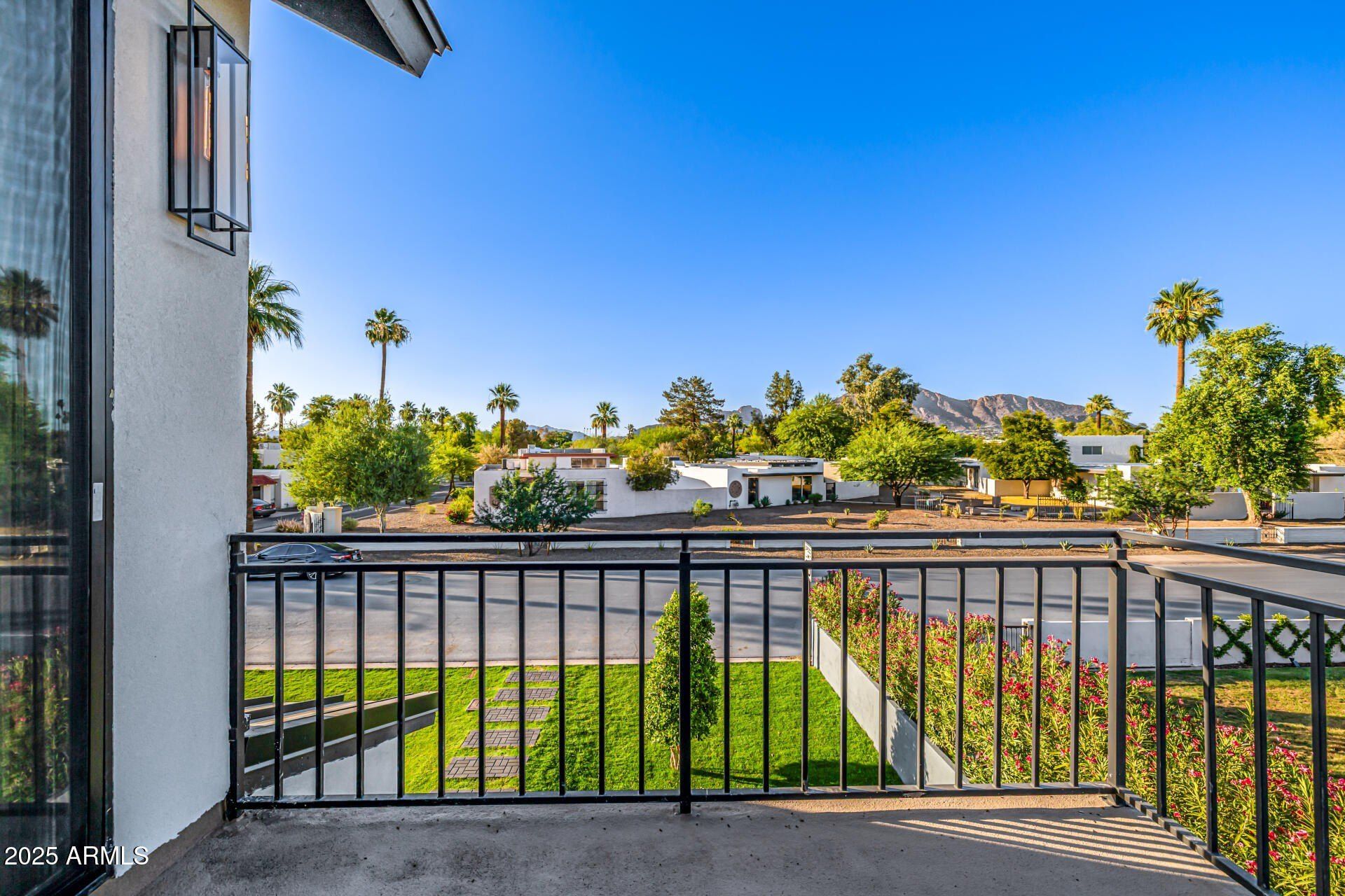 4813 E Earll Drive. Phoenix, AZ 85018