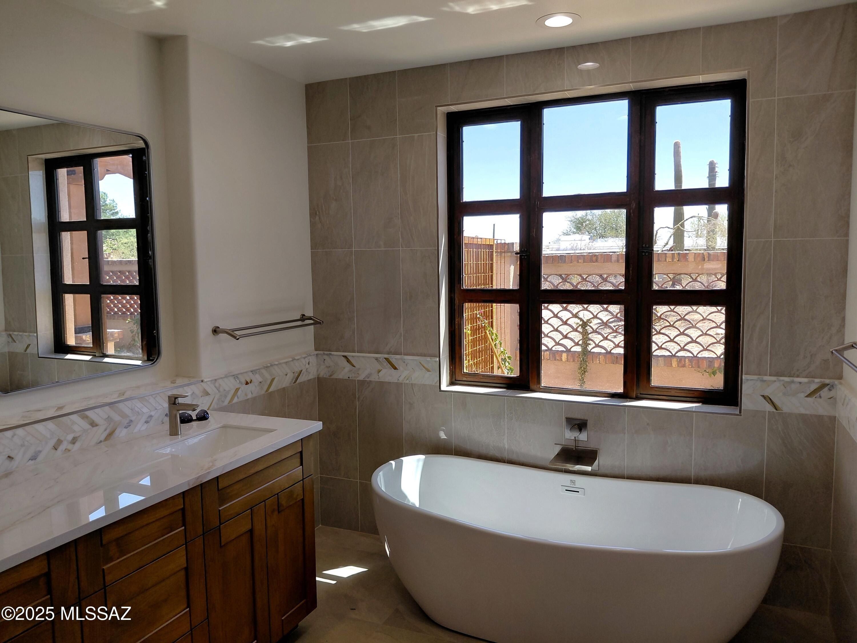 6060 N Piedra Seca. Tucson, AZ 85718