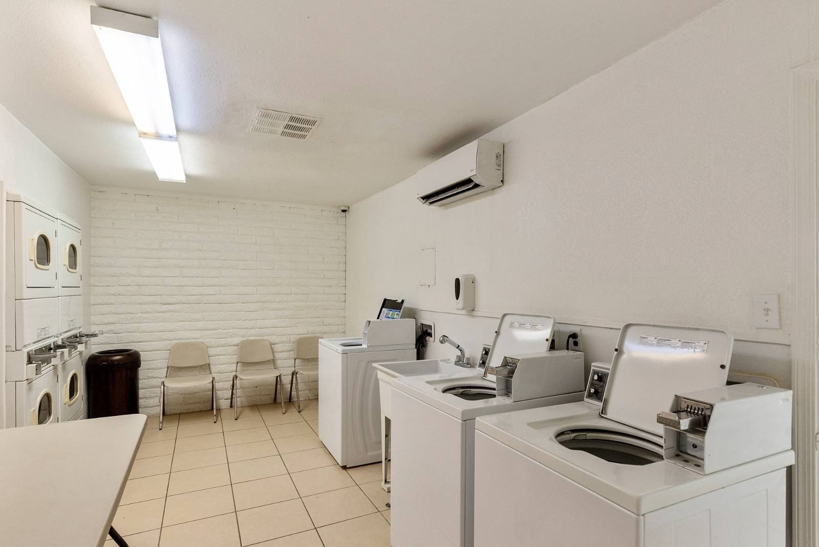 634 N 67Th Ave. Phoenix, AZ 85043