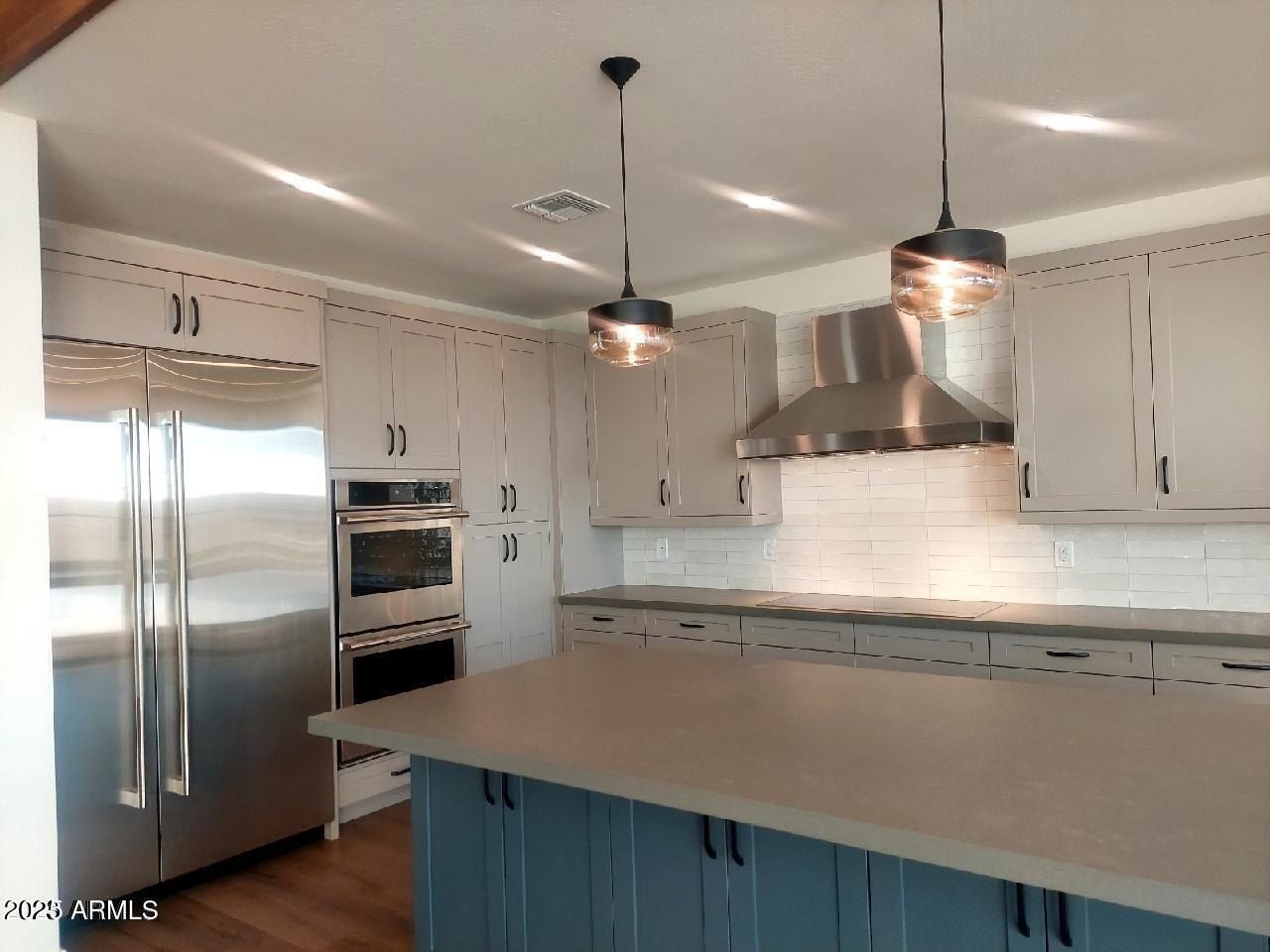 8511 S 9Th Drive. Phoenix, AZ 85041