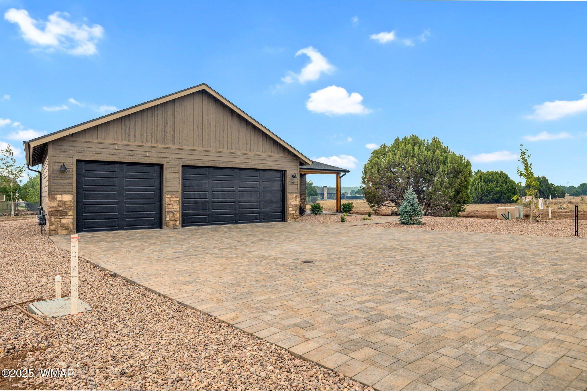 1041 S Ridgecreek Lane. Show Low, AZ 85901