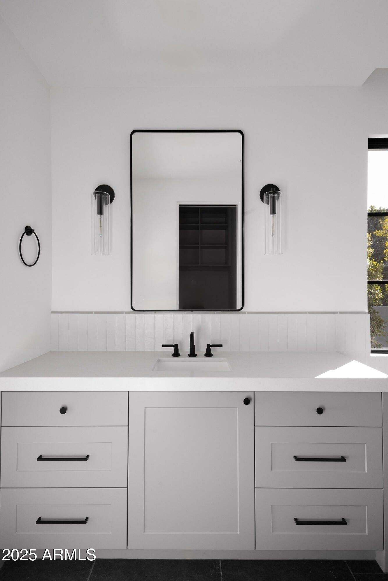 6512 E Hummingbird Lane. Paradise Valley, AZ 85253