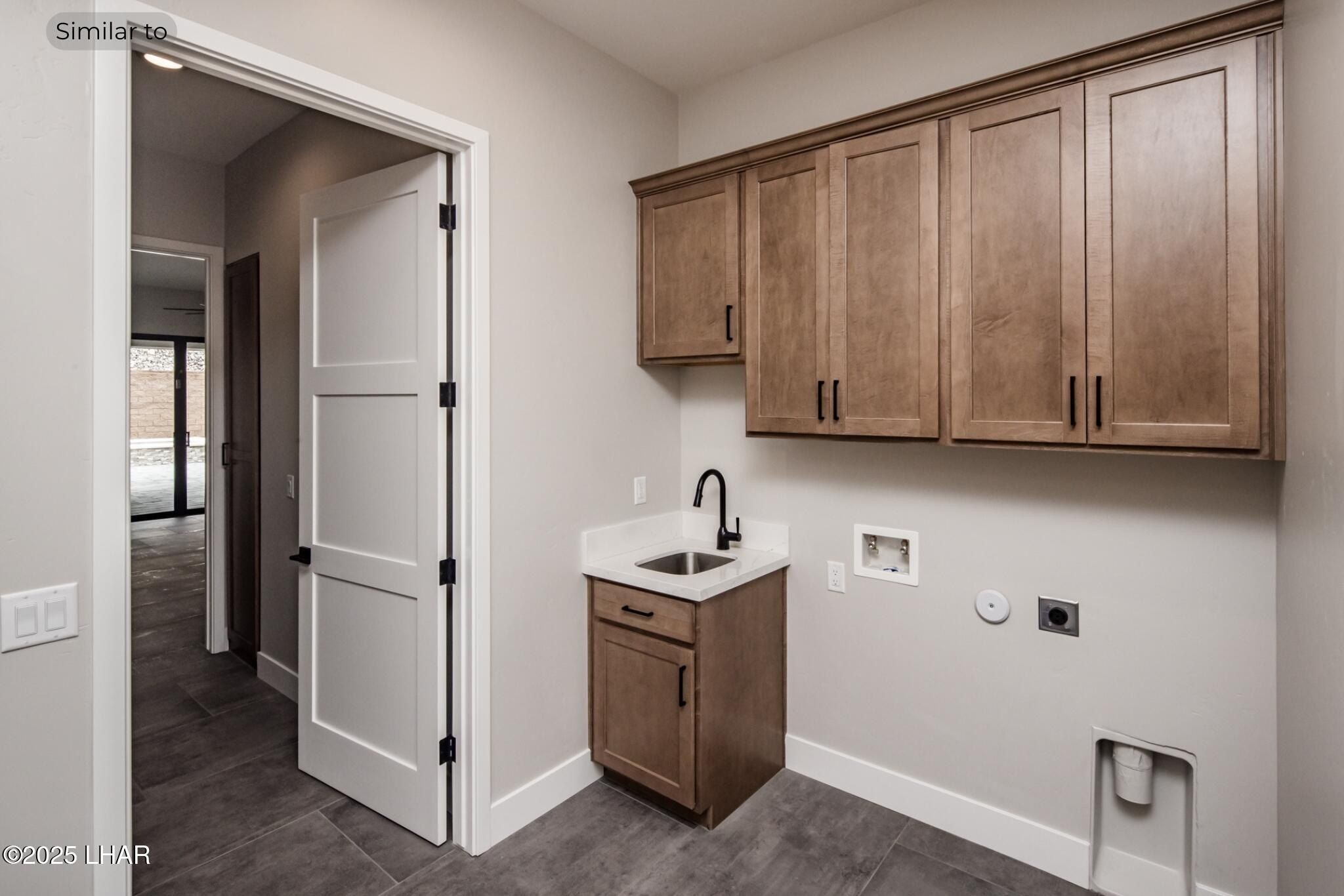 6323 Avienda De Las Colinas. Lake Havasu City, AZ 86406