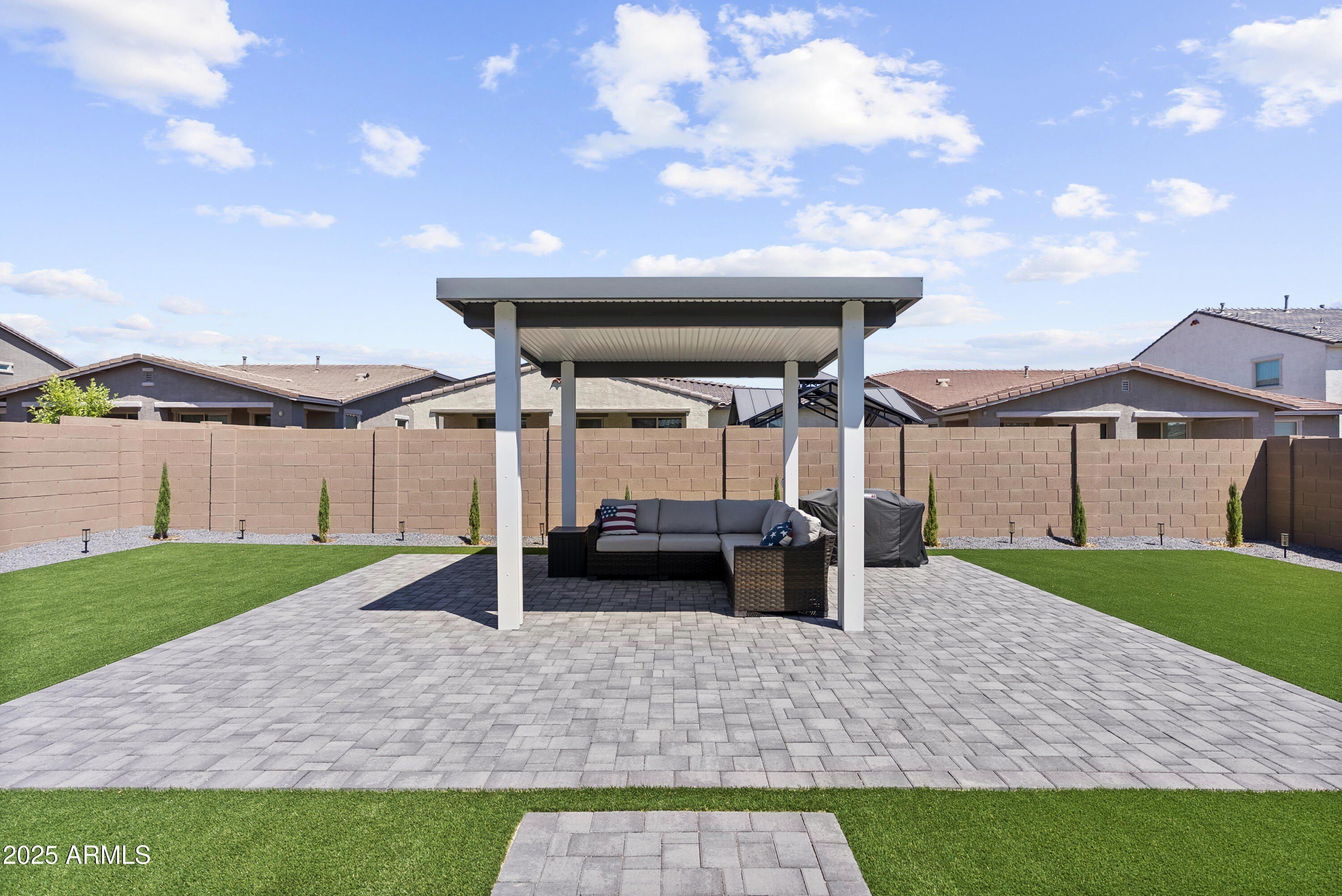 16986 W Canterbury Drive. Surprise, AZ 85388