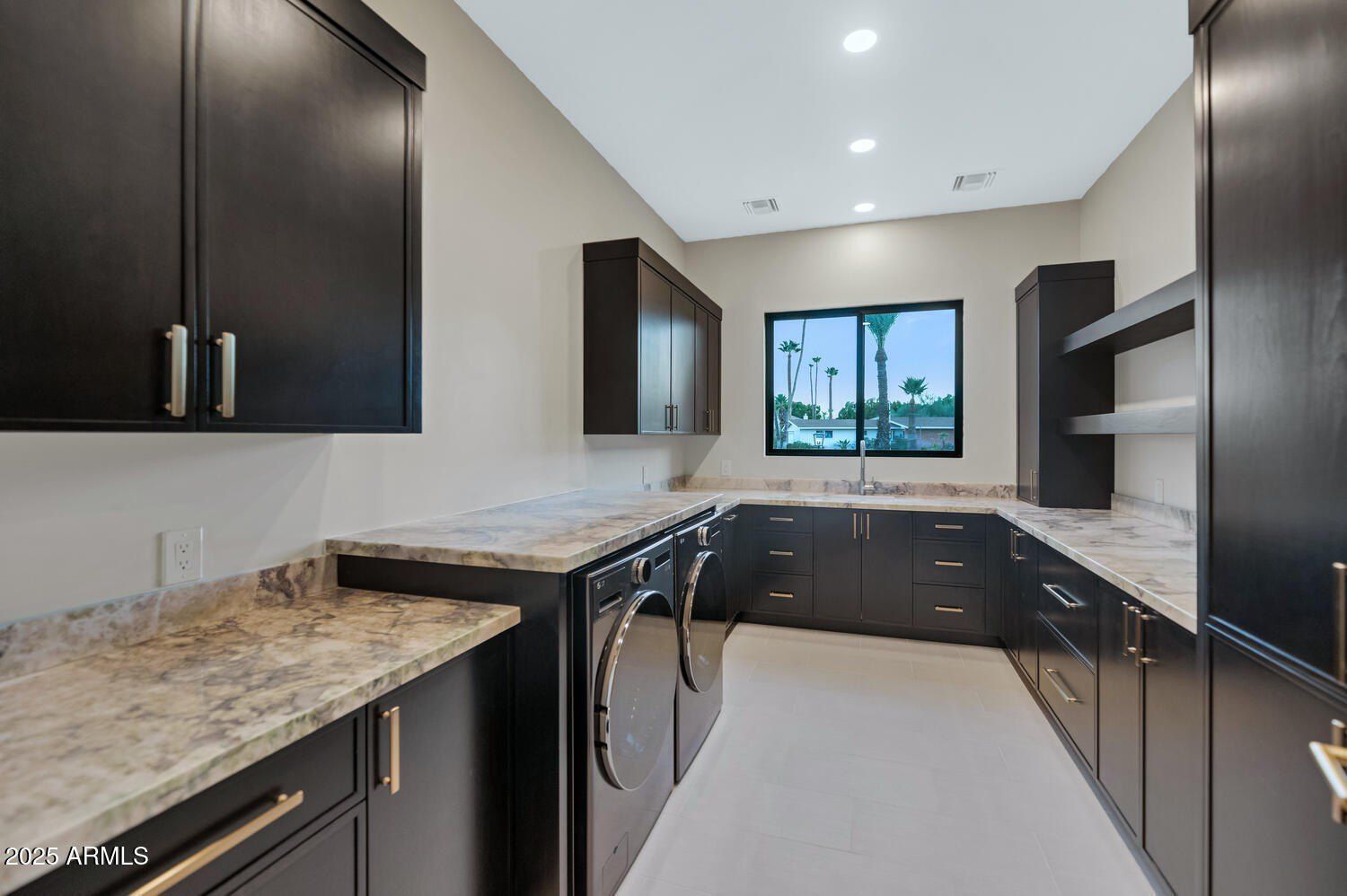 6340 E Sage Drive. Paradise Valley, AZ 85253