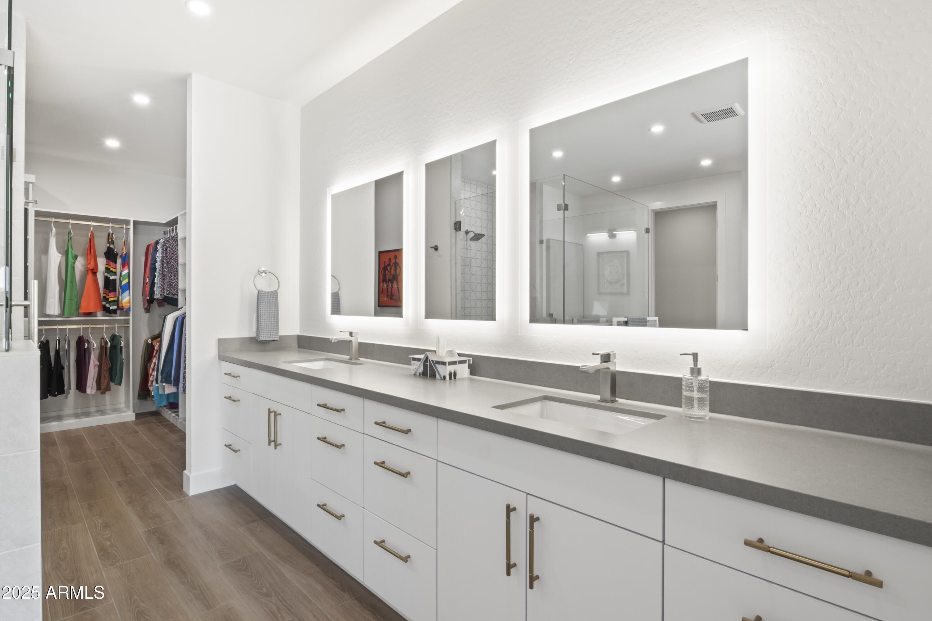 8514 S 9Th Drive. Phoenix, AZ 85041