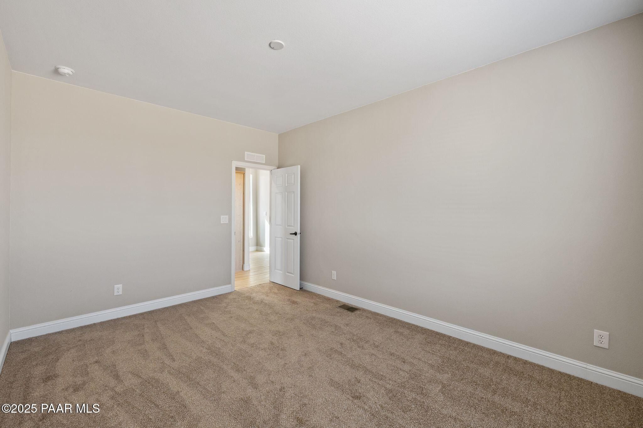 1216 E Saddlebum Trail. Paulden, AZ 86334