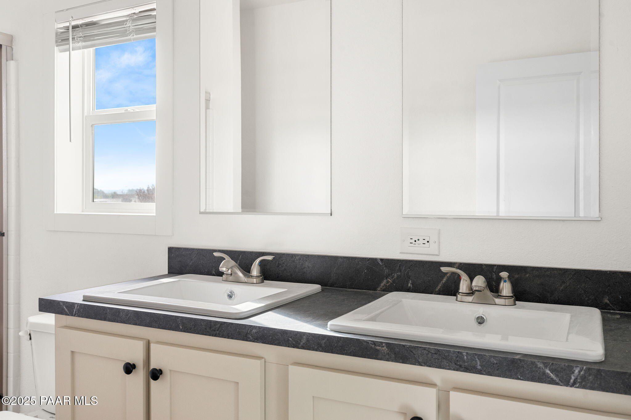 39 E Abra Road. Paulden, AZ 86334