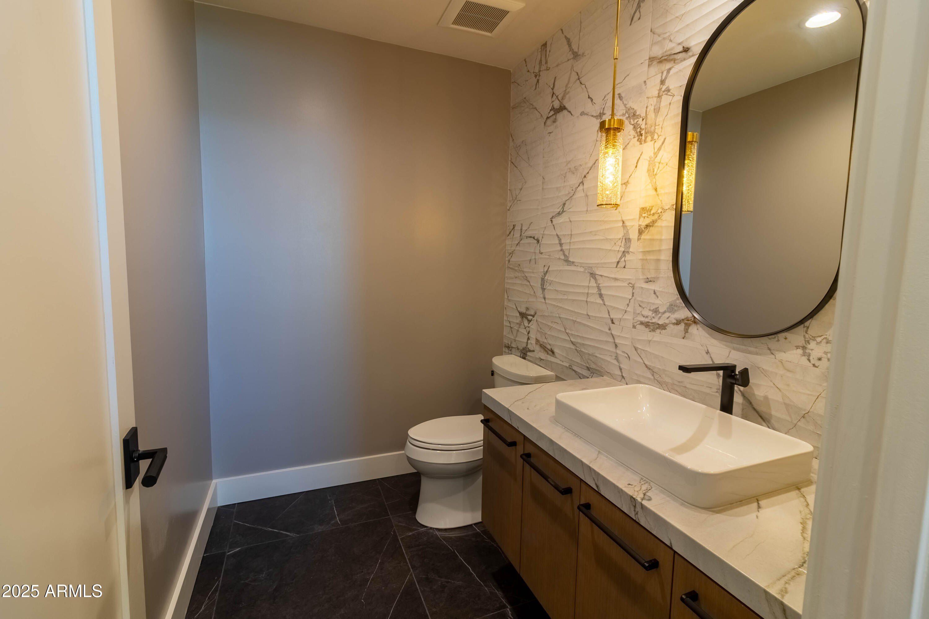 6975 N 39Th Place. Paradise Valley, AZ 85253