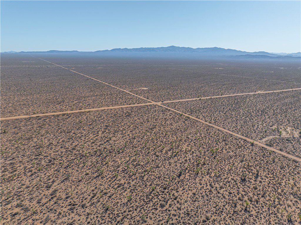 24203004 S Sundance Kid Rd. Yucca, AZ 86438