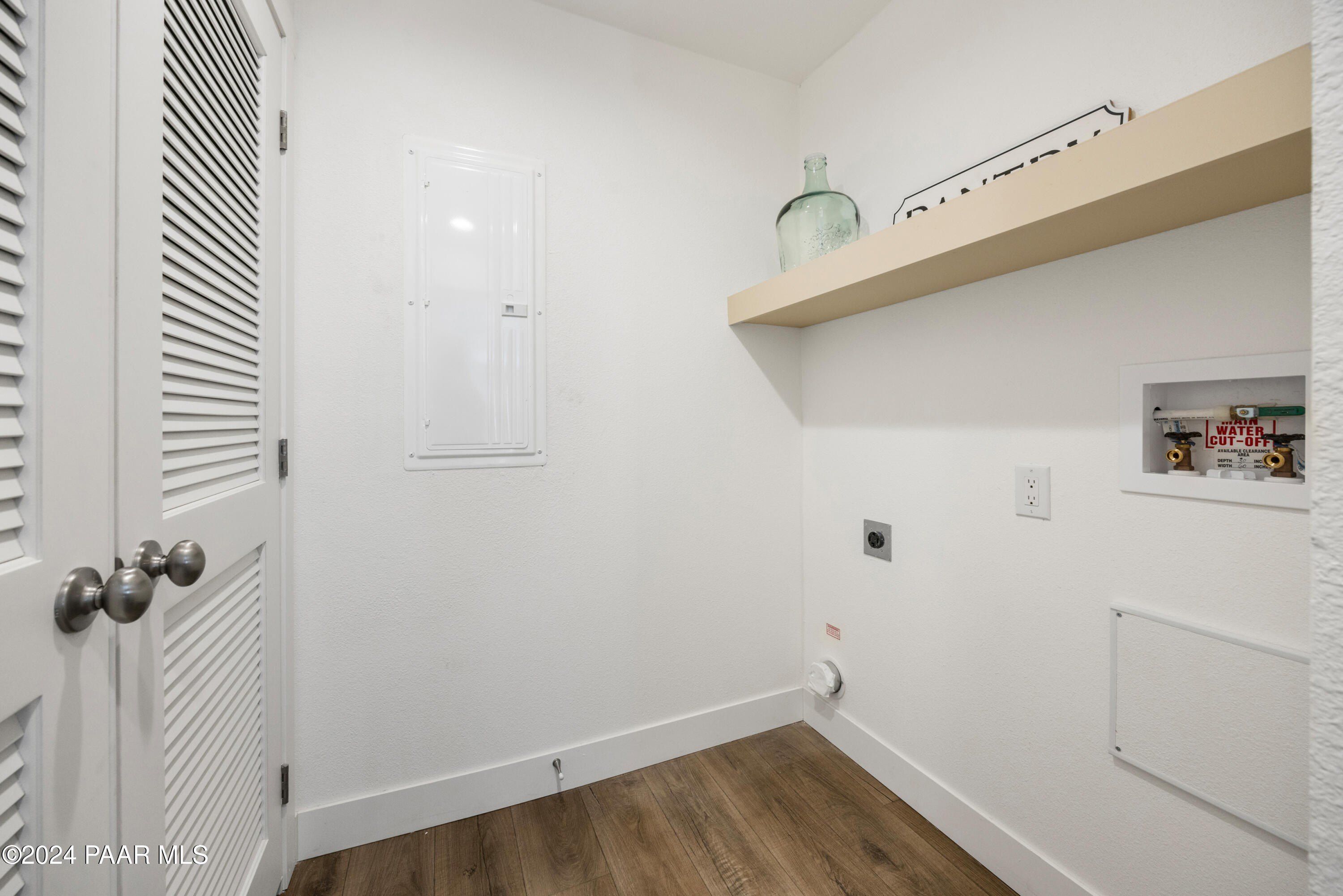 13271 E Courtney Lane. Mayer, AZ 86333