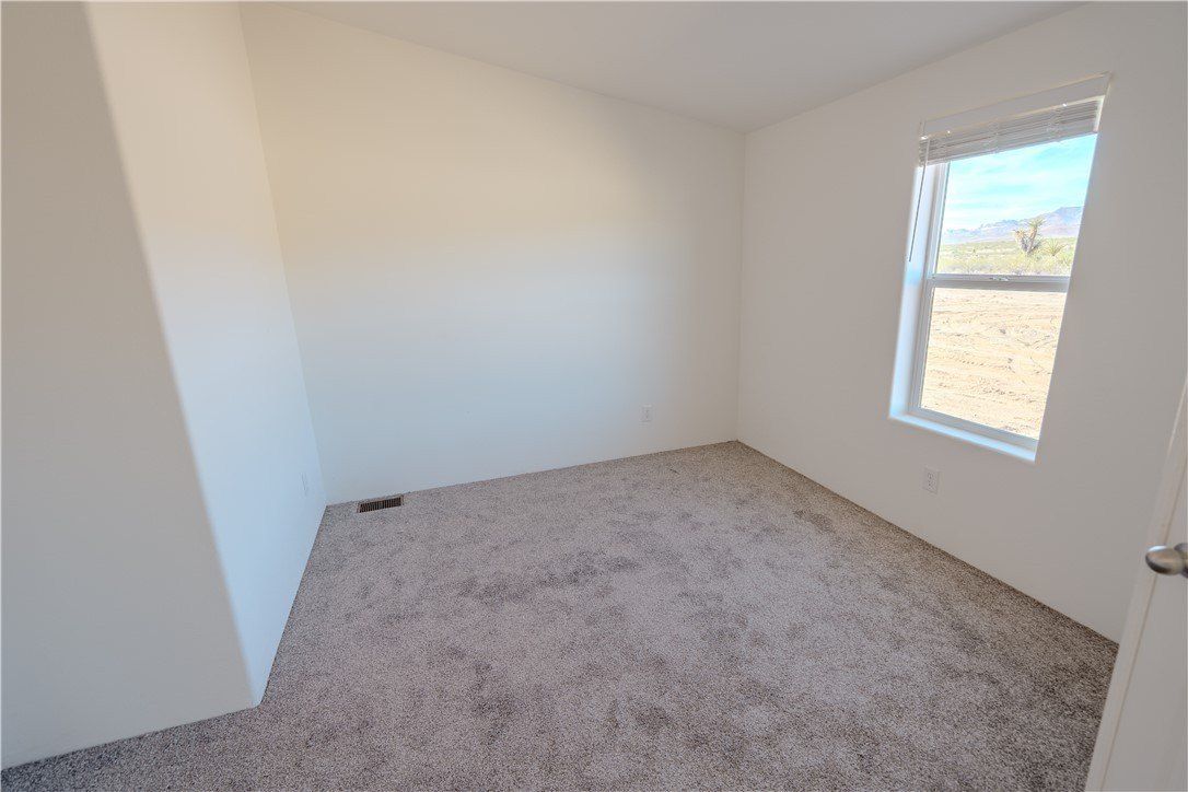 5746 N Eden Road. Golden Valley, AZ 86413