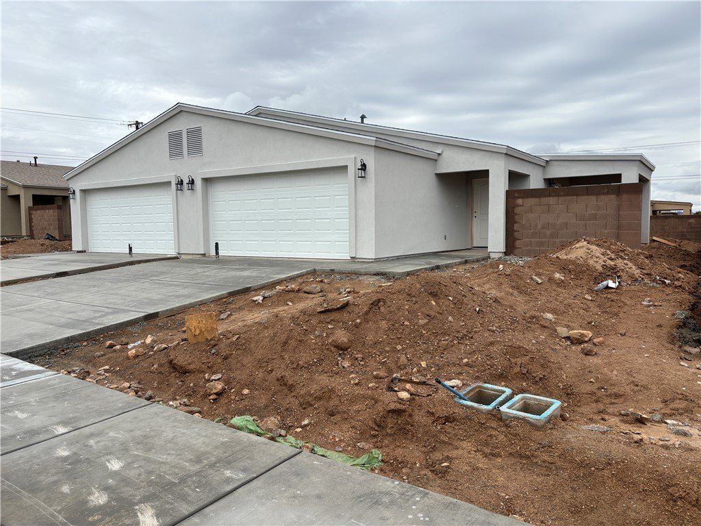 915 Berk Avenue. Kingman, AZ 86409