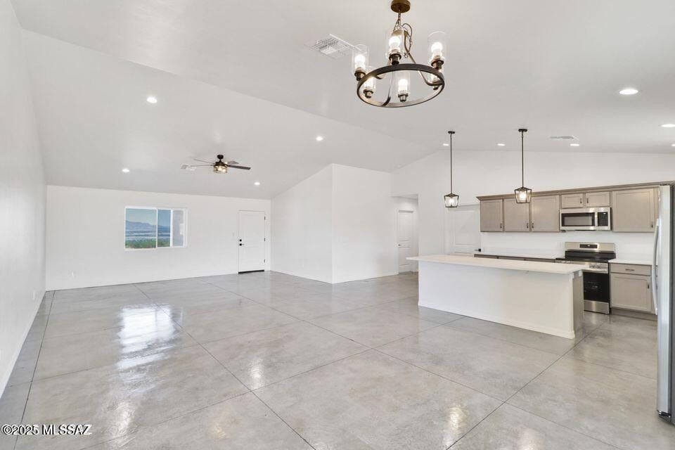 1468 W Scarlet Blossom Trail. Benson, AZ 85602