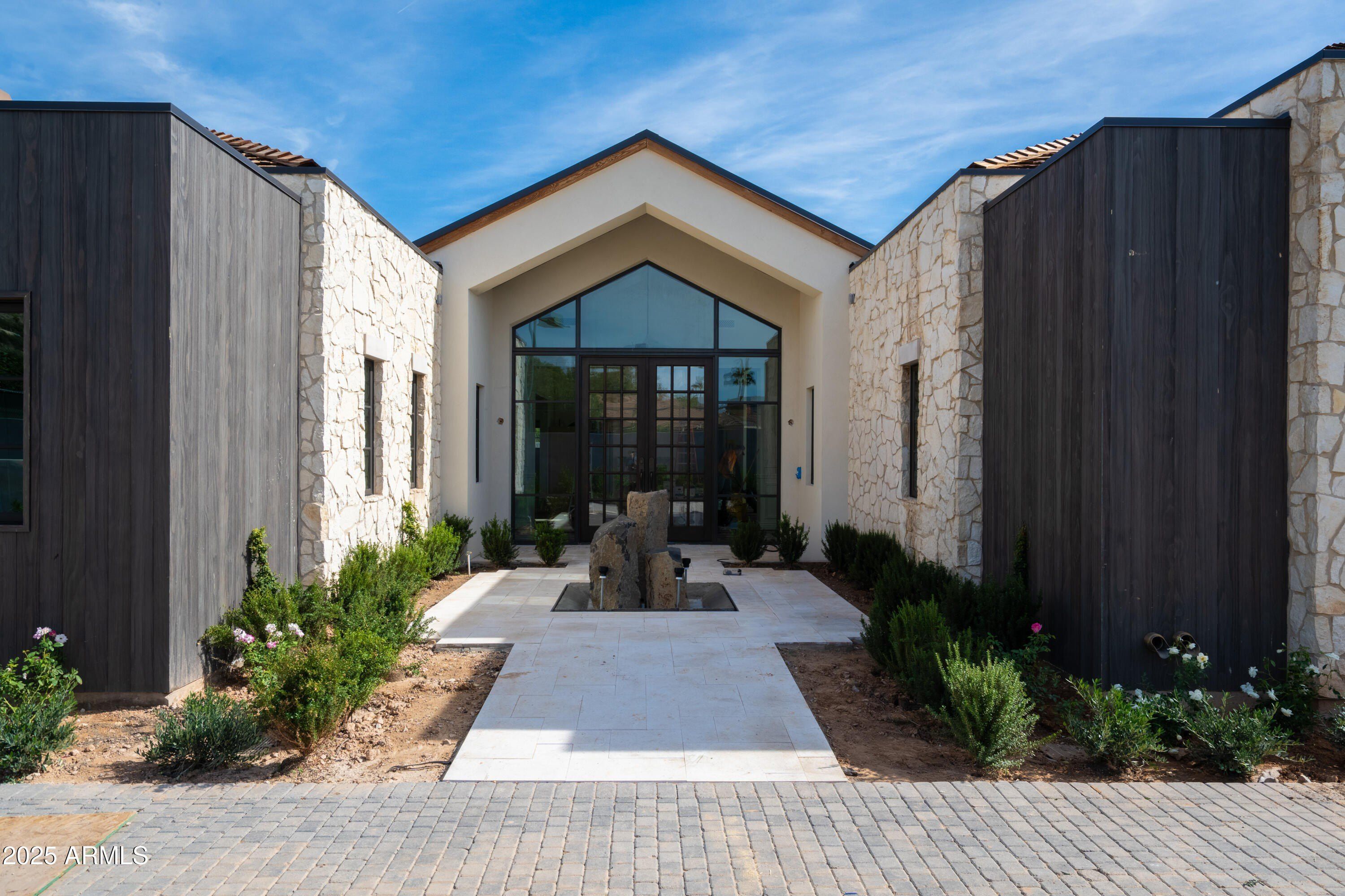 5902 E Cactus Wren Road. Paradise Valley, AZ 85253