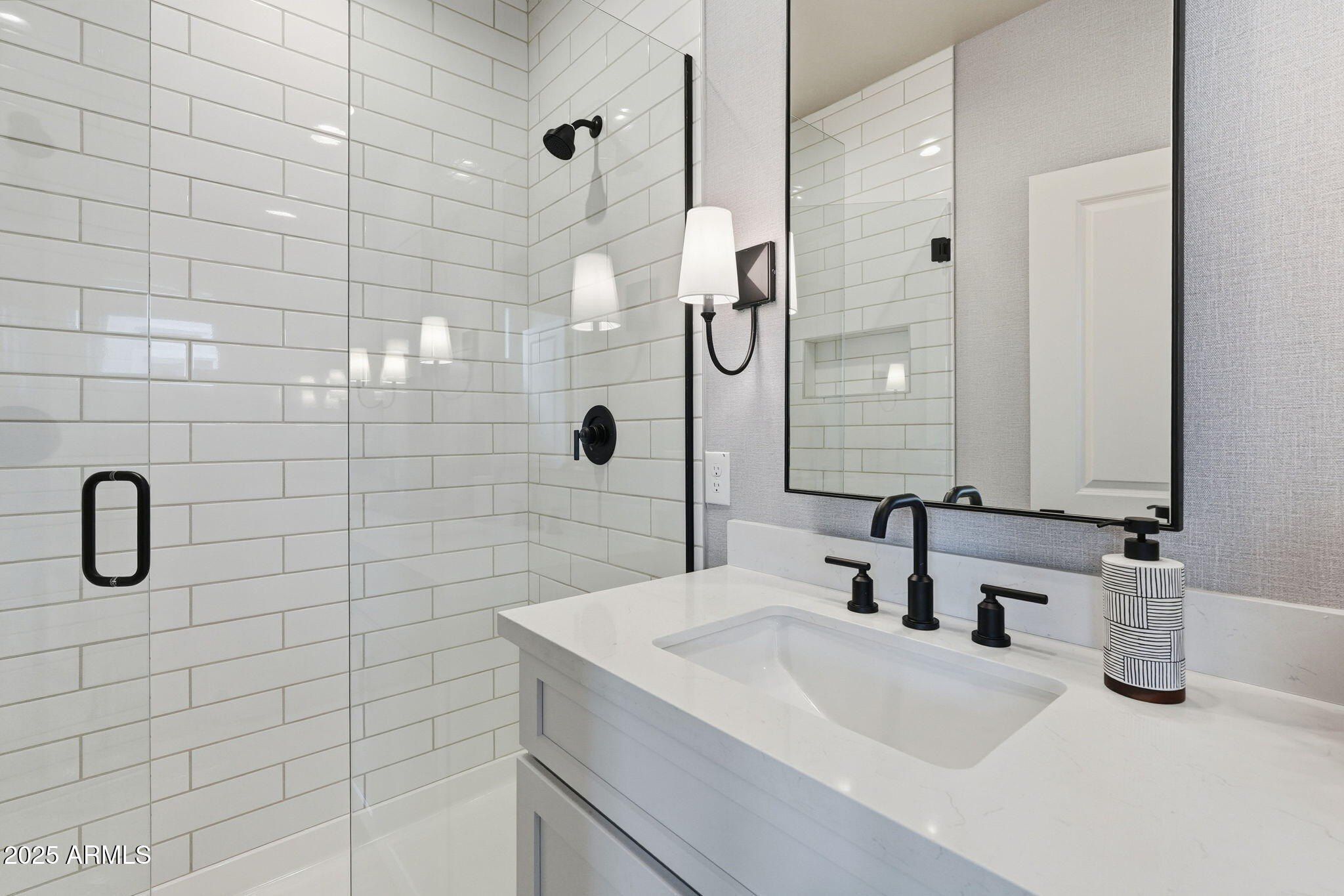 125 W Willo Court. Phoenix, AZ 85003