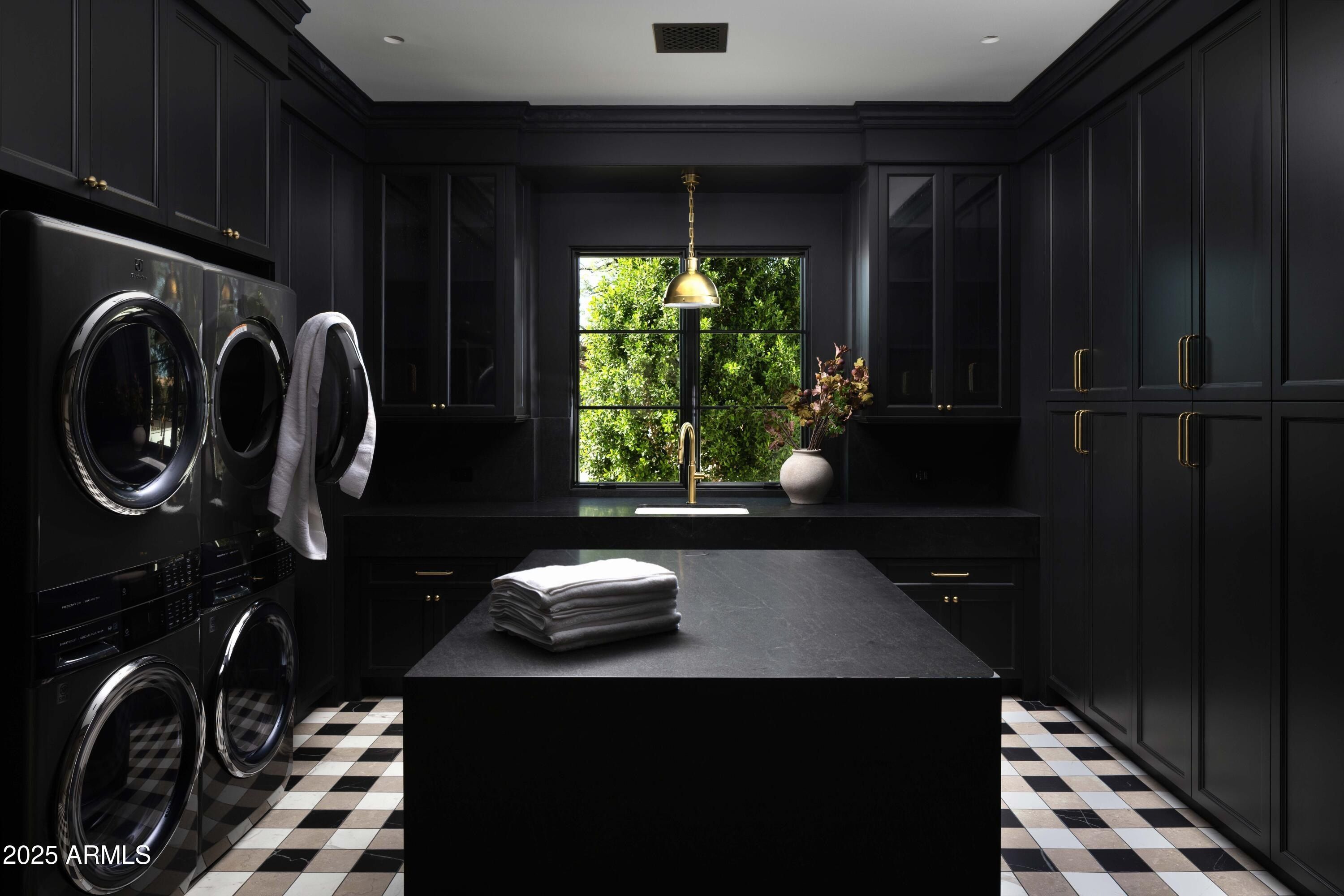 6001 N 37Th Place. Paradise Valley, AZ 85253