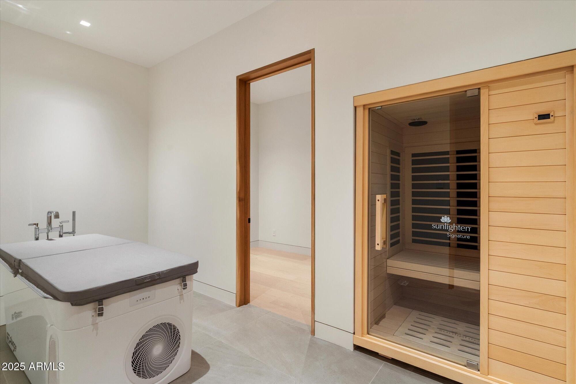 6840 E Avenida El Alba Avenue. Paradise Valley, AZ 85253