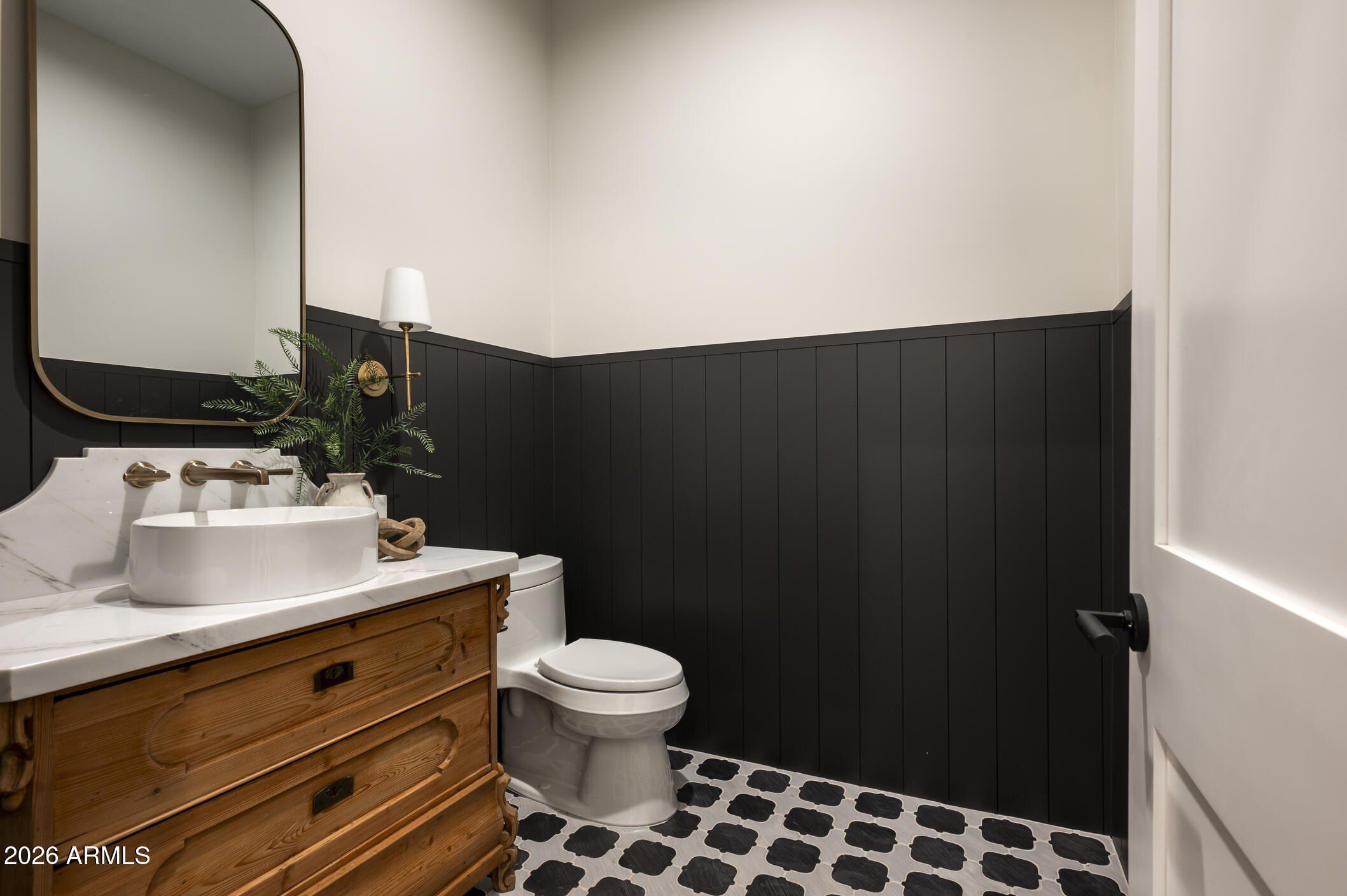 6500 E Cactus Wren Road. Paradise Valley, AZ 85253