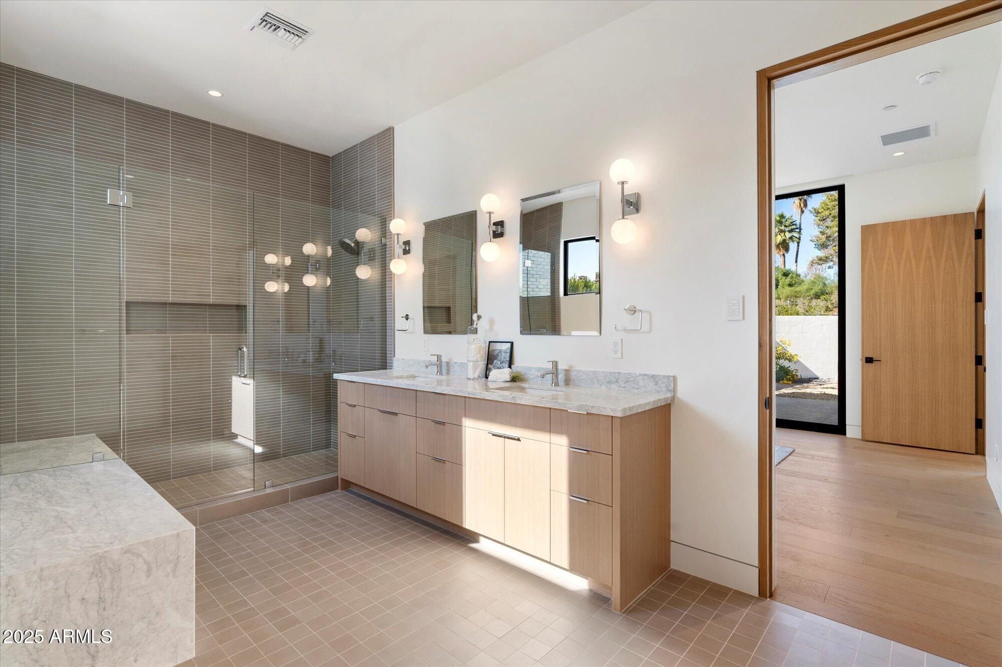 6840 E Avenida El Alba Avenue. Paradise Valley, AZ 85253