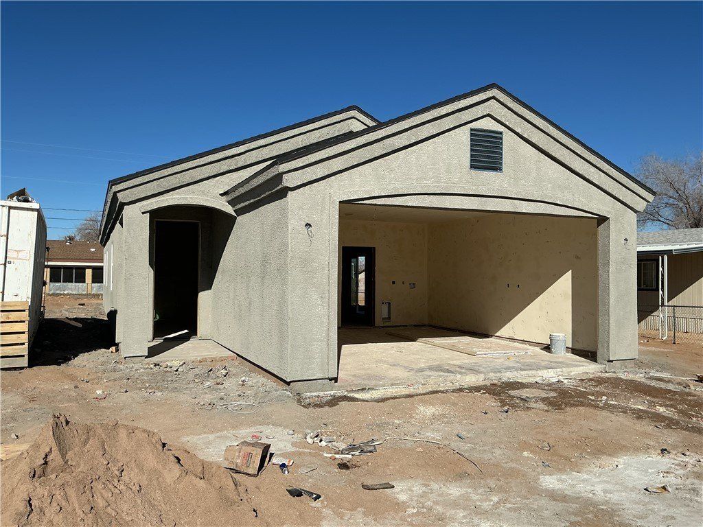 E Mcvicar Avenue. Kingman, AZ 86409