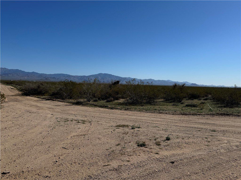 12131 N Tombstone Trail. Golden Valley, AZ 86413