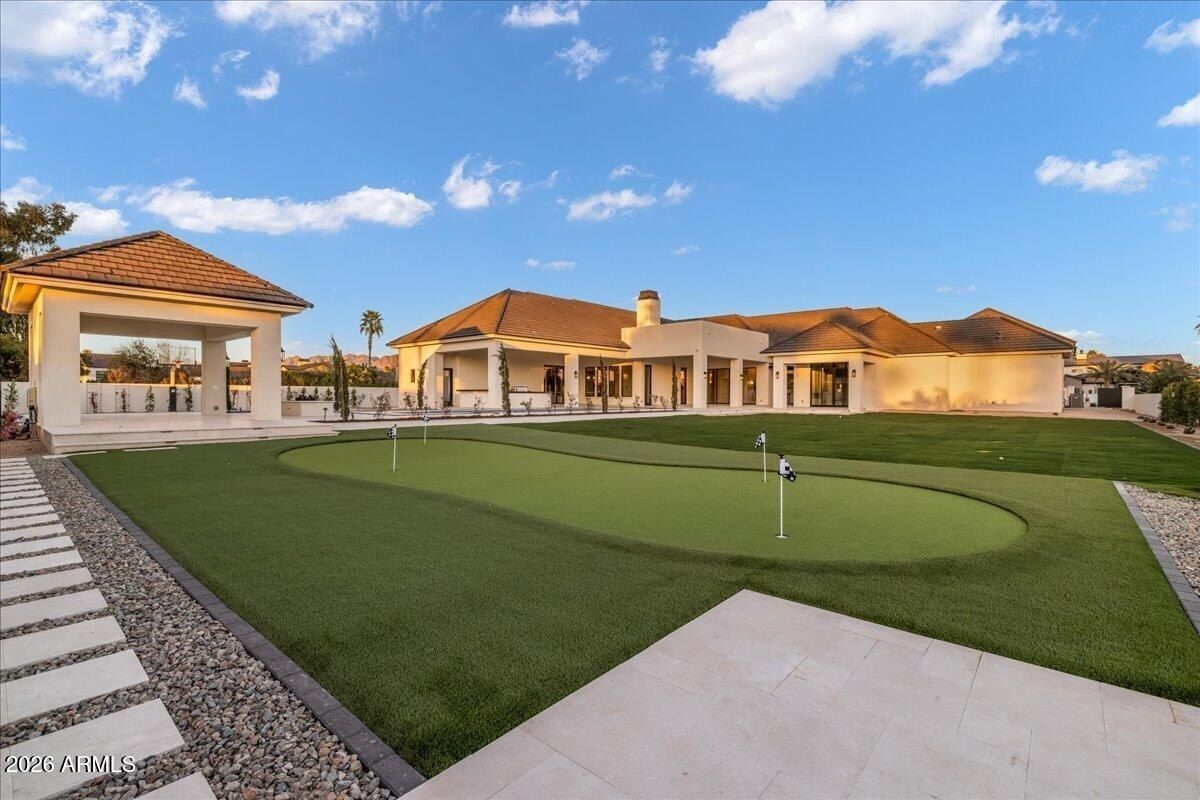 N Th Street. Scottsdale, AZ 85260