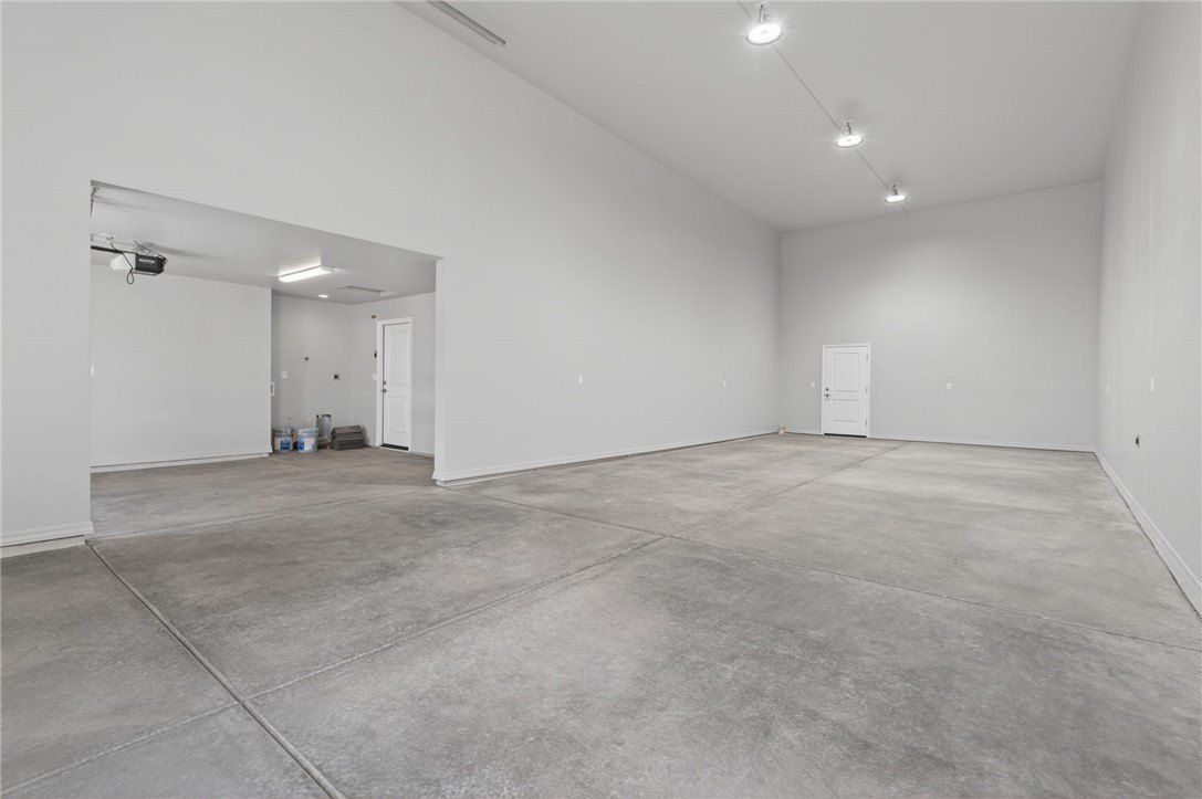 4715 W Burro Drive. Golden Valley, AZ 86413