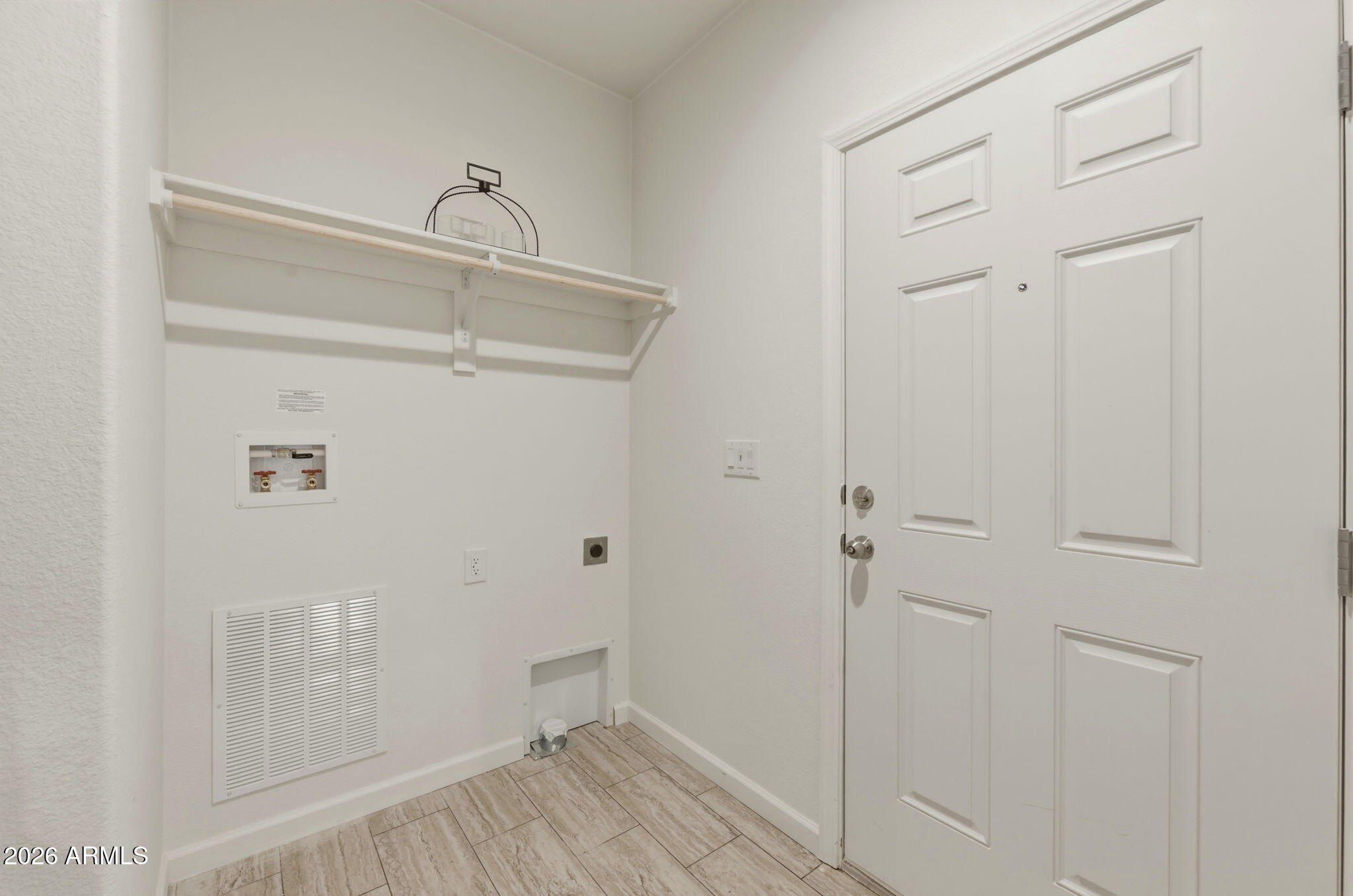 127 W Laxton Castle Way. Paulden, AZ 86334