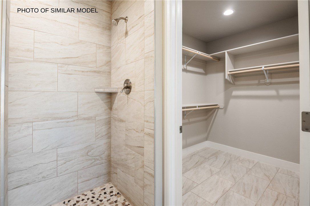 5875 W Burro Drive. Golden Valley, AZ 86413