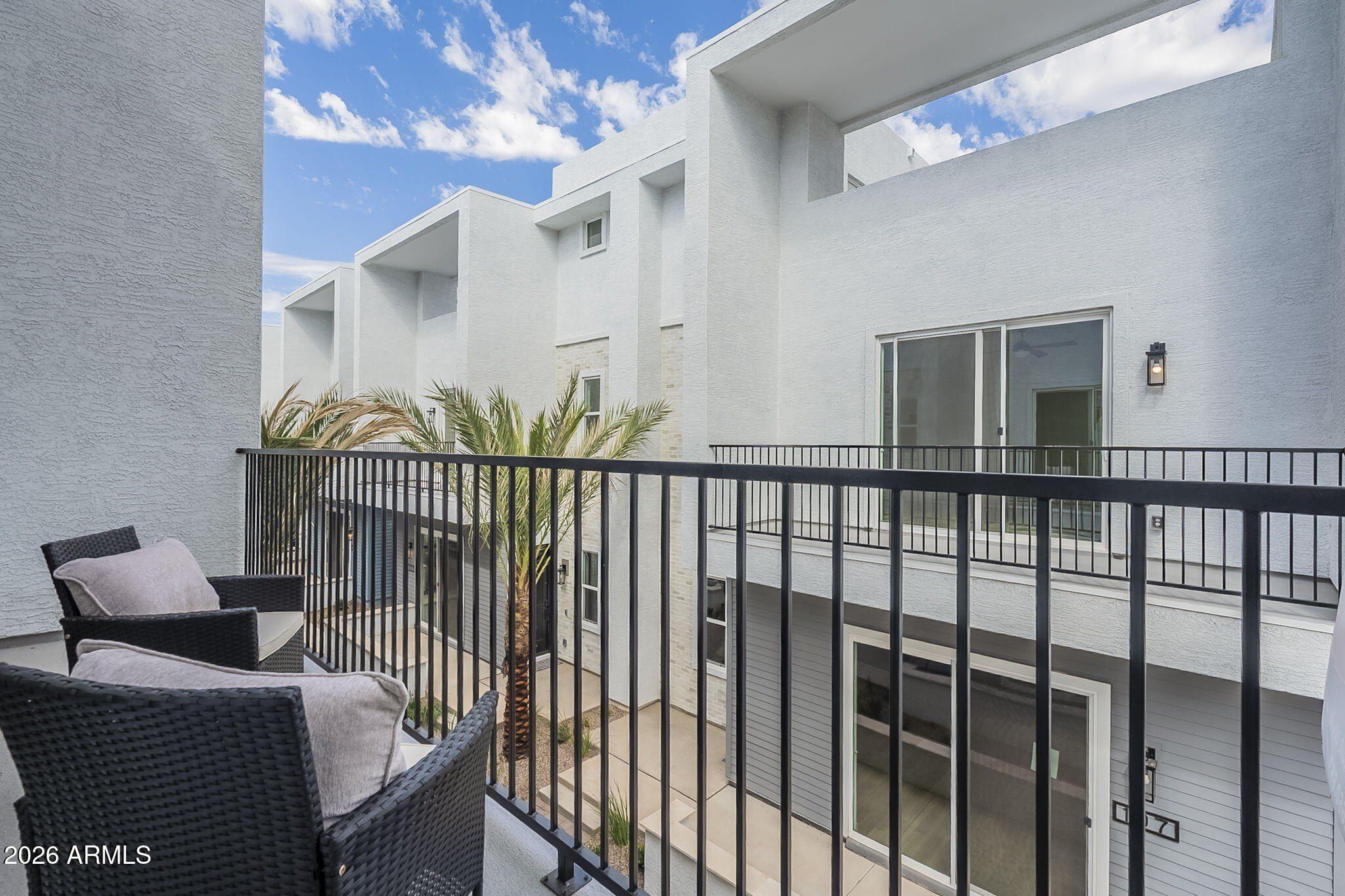 127 W Holcomb Lane. Phoenix, AZ 85003