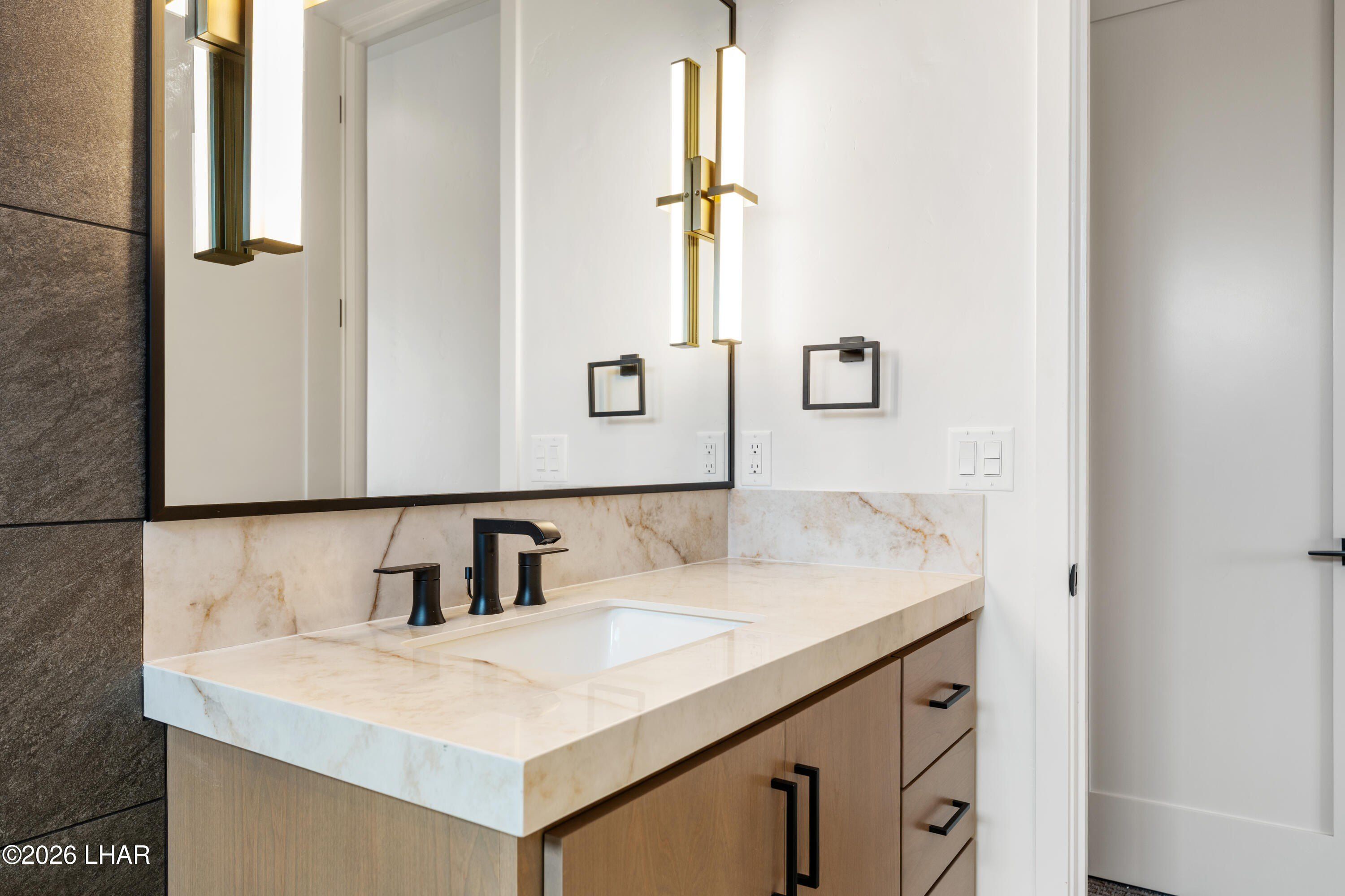 2523 Flat Irons Ln. Lake Havasu City, AZ 86406