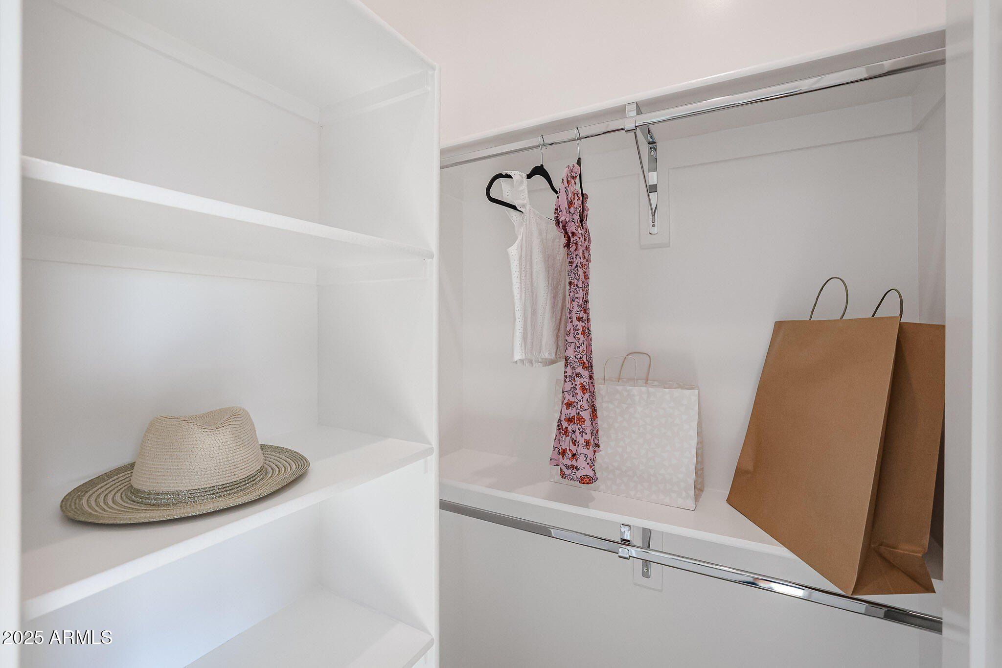 1672 W Lavitt Lane. Phoenix, AZ 85086