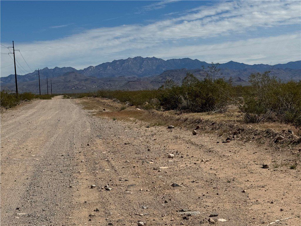 08025 W Encanto Dr. Golden Valley, AZ 86413