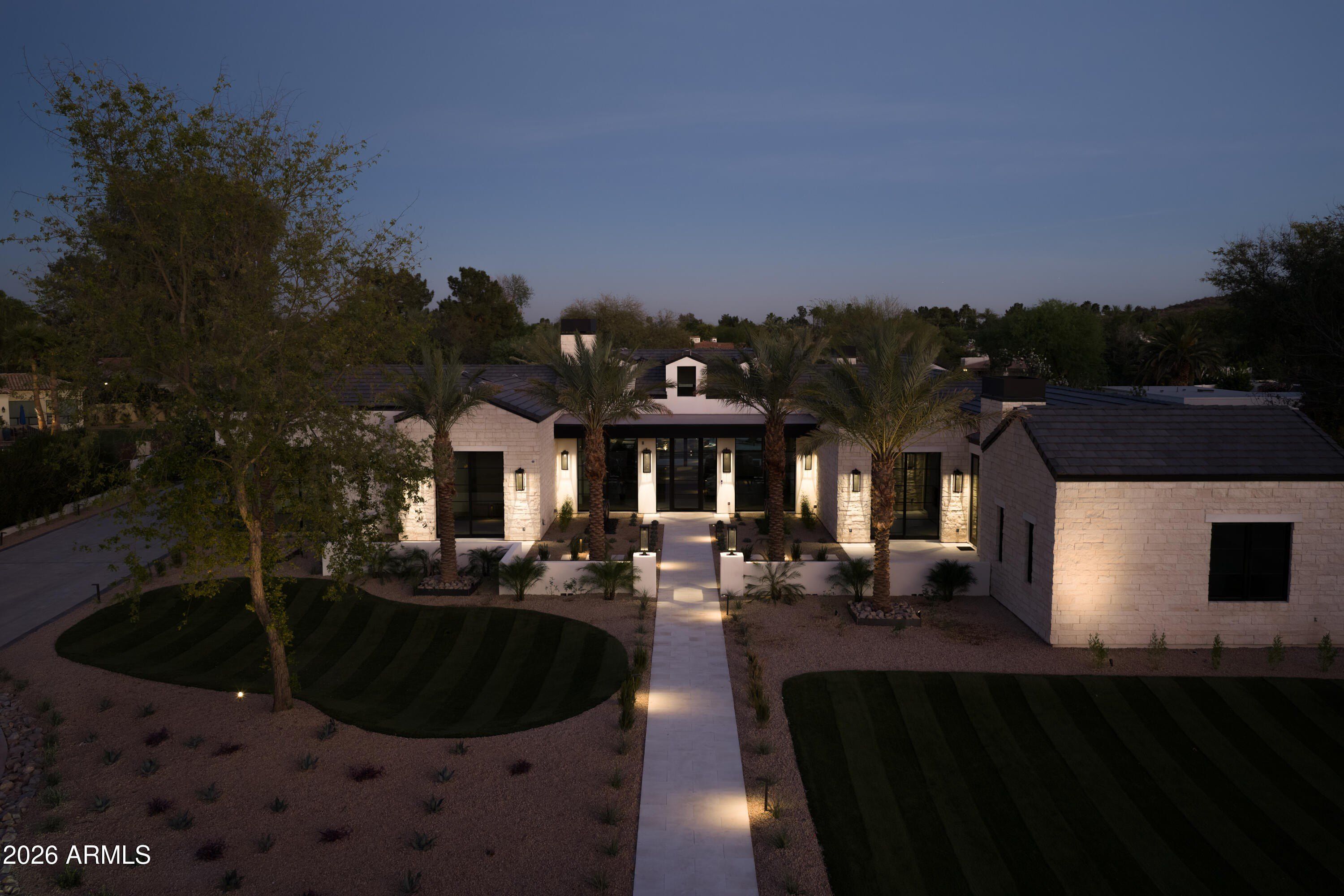 5717 E Via Los Ranchos . Paradise Valley, AZ 85253