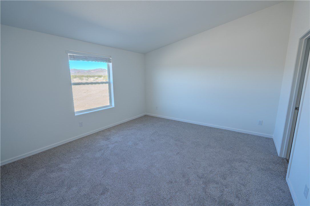 5874 N Ehrenburg. Golden Valley, AZ 86413