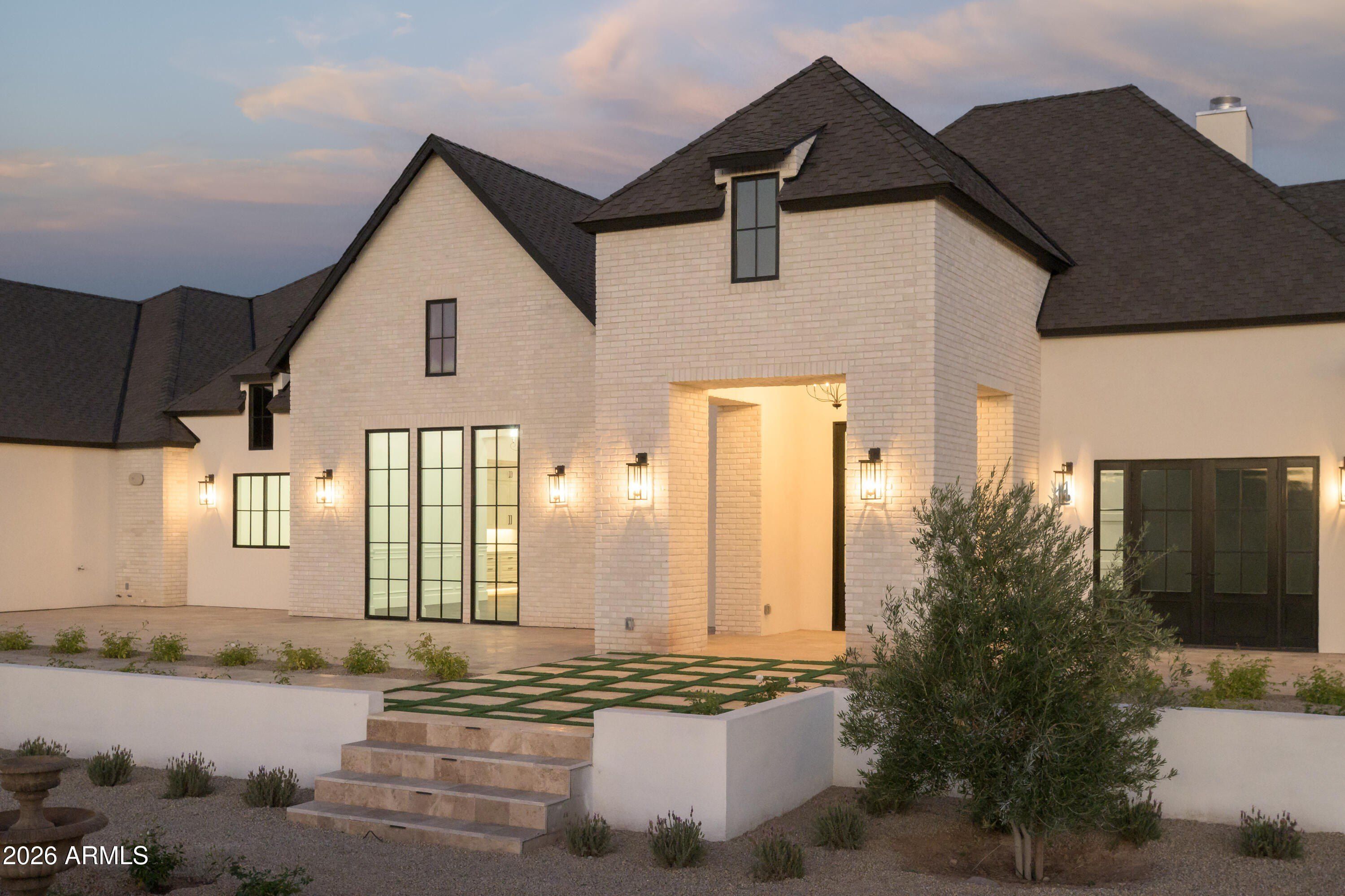 10229 N 64Th Street. Paradise Valley, AZ 85253