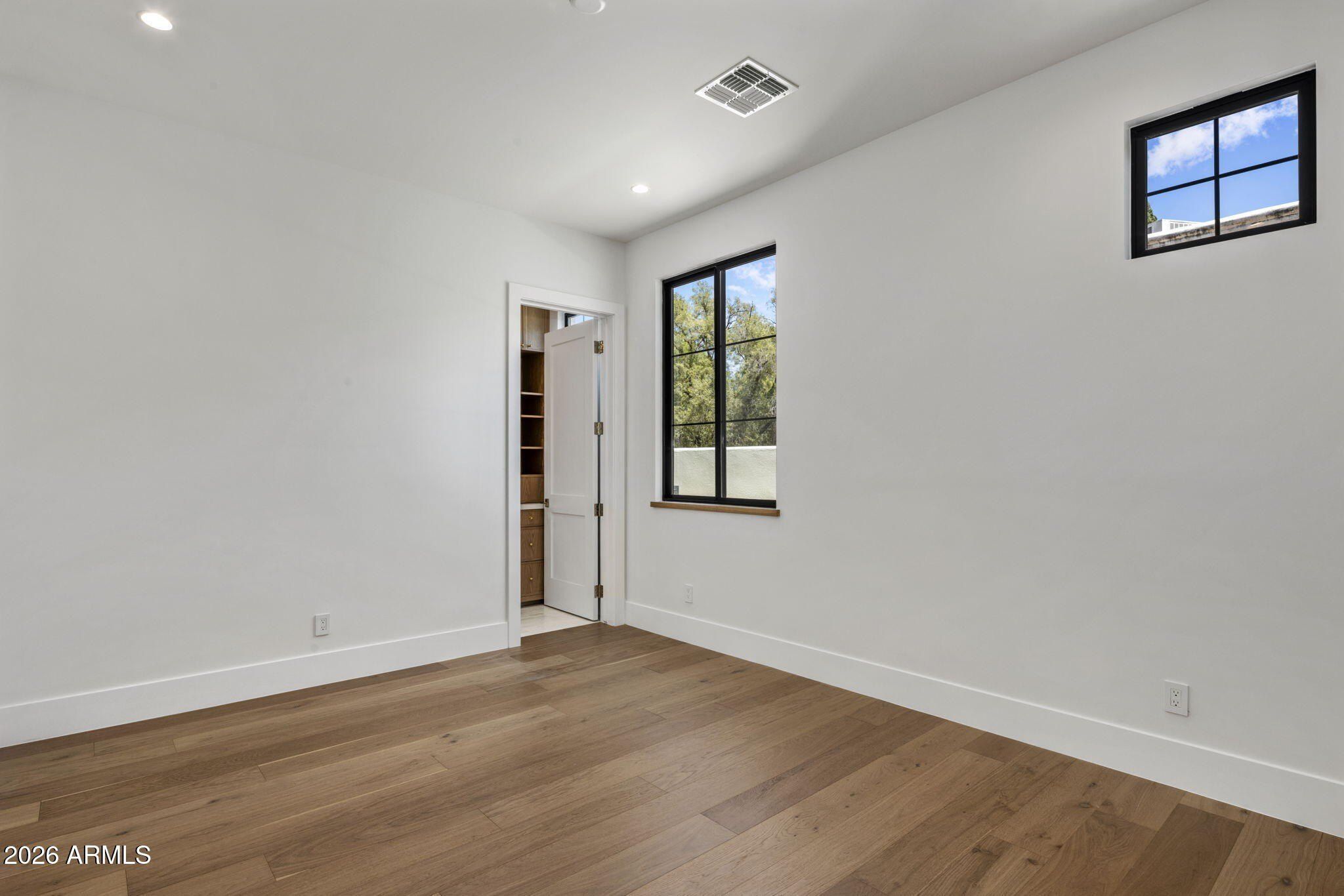 5935 E Calle Tuberia. Phoenix, AZ 85018