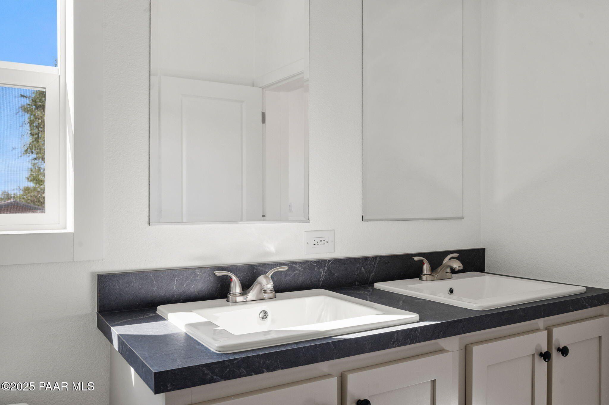 39 E Abra Road. Paulden, AZ 86334