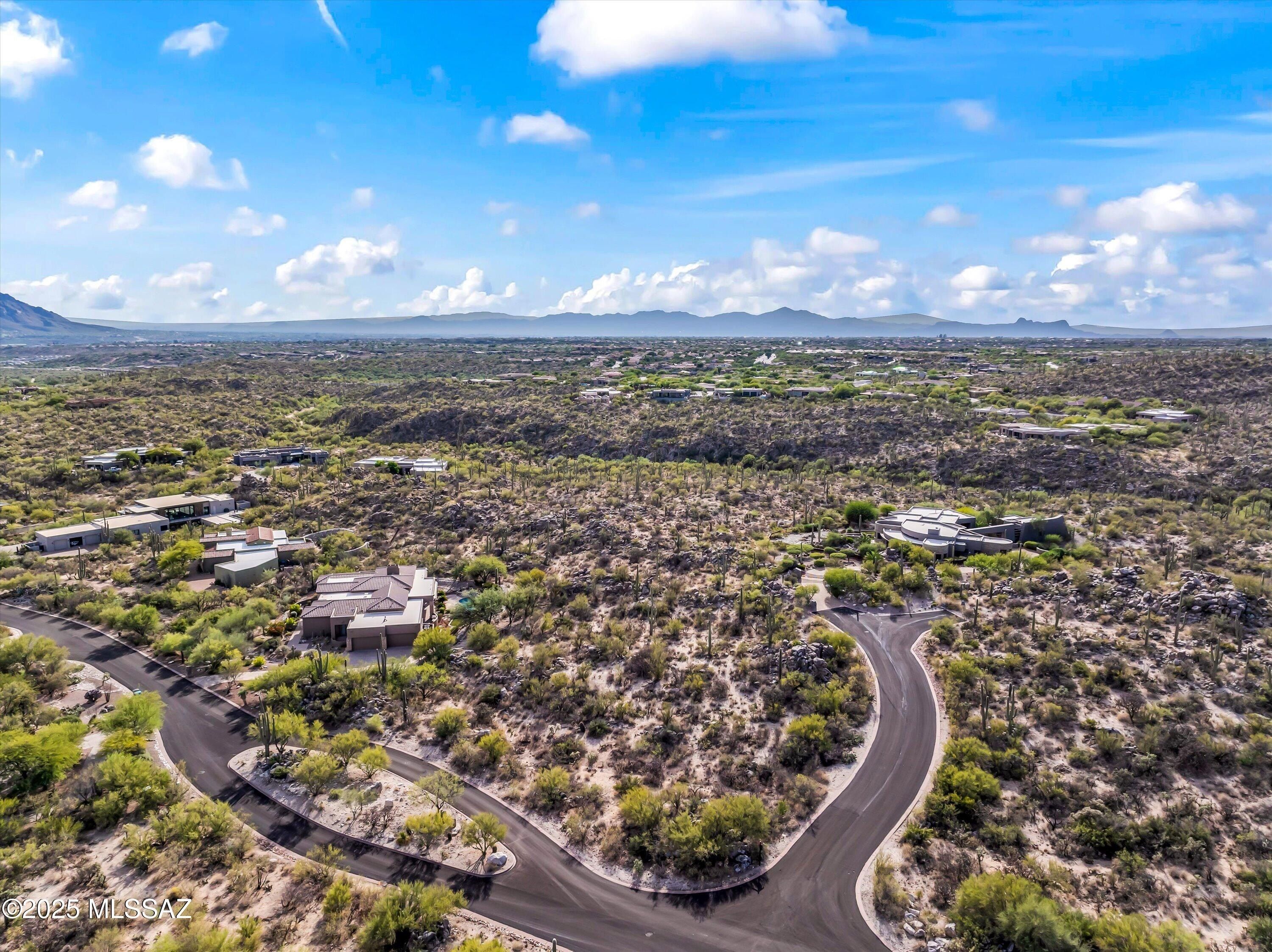 530 E Thunderstorm Place. Oro Valley, AZ 85755