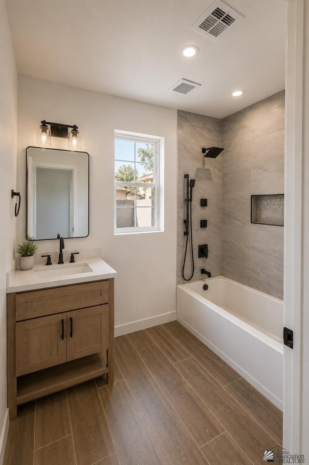 5024 E Ortega St. San Luis, AZ 85336