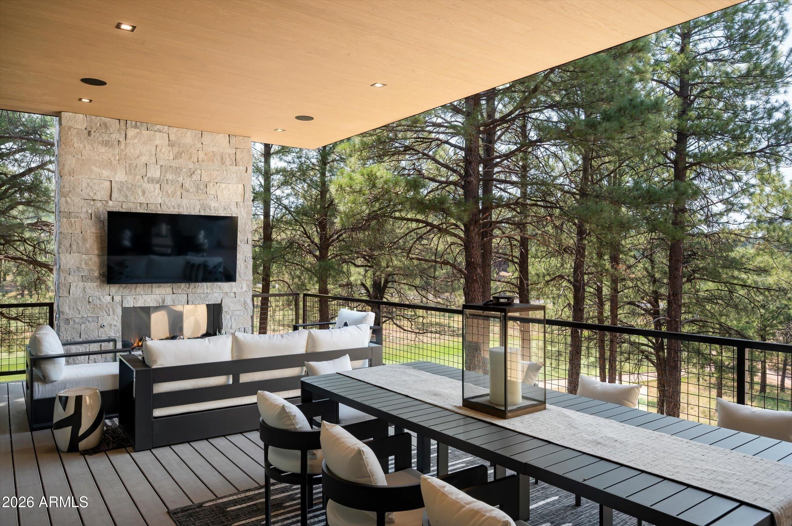2911 S Solitaires Canyon Drive. Flagstaff, AZ 86005