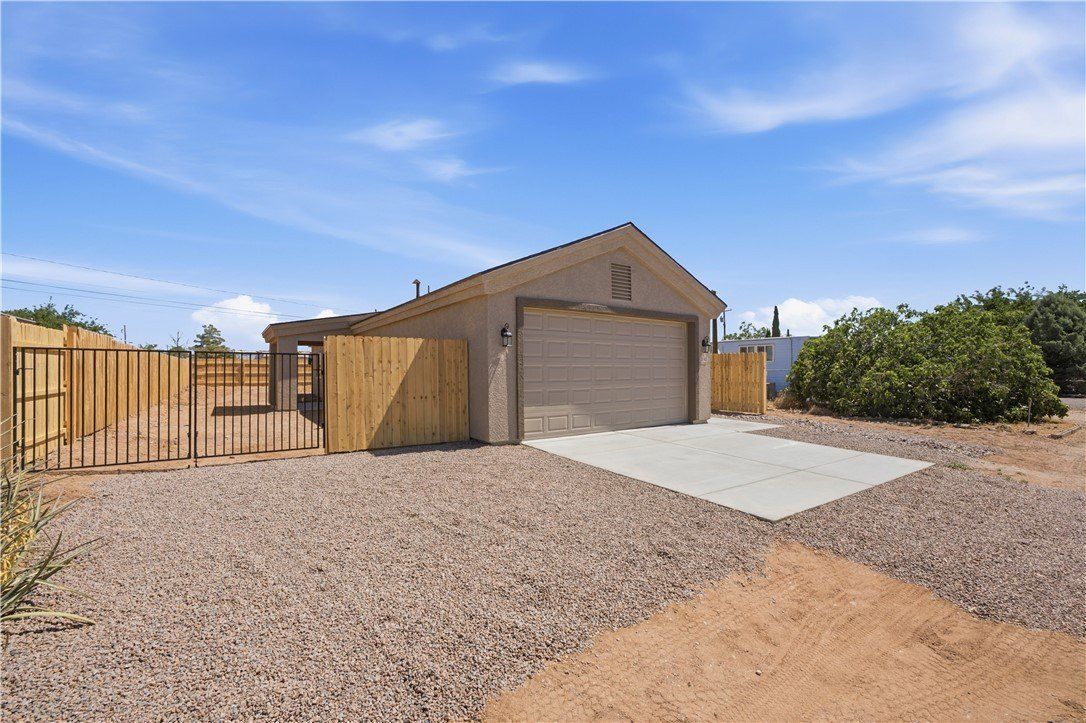3143 E Lass Avenue. Kingman, AZ 86409