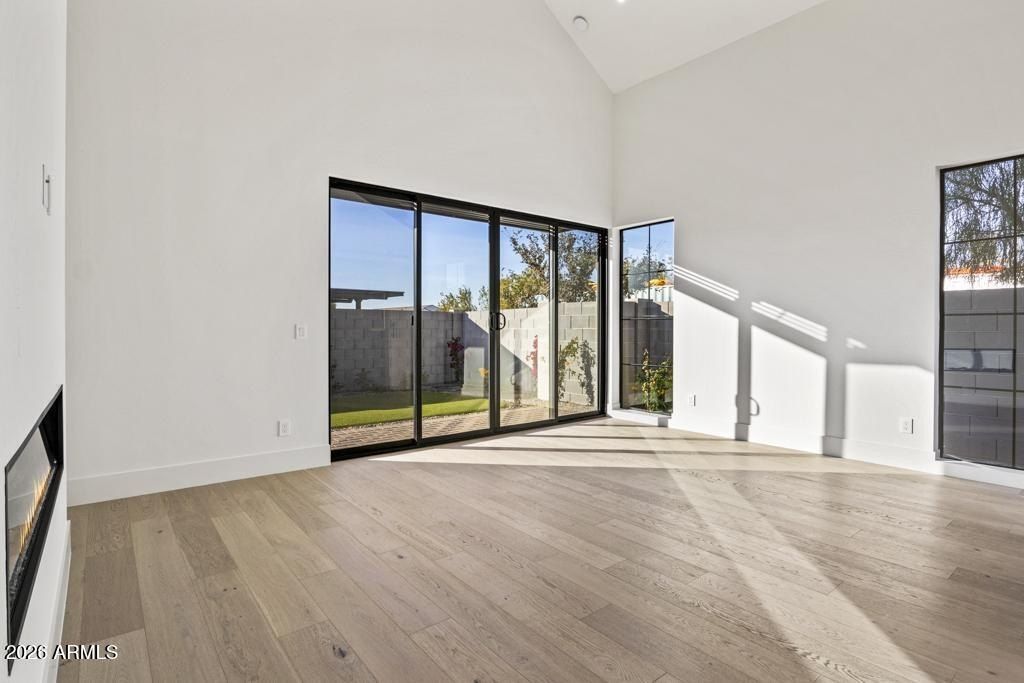 8425 S 10Th Lane. Phoenix, AZ 85041