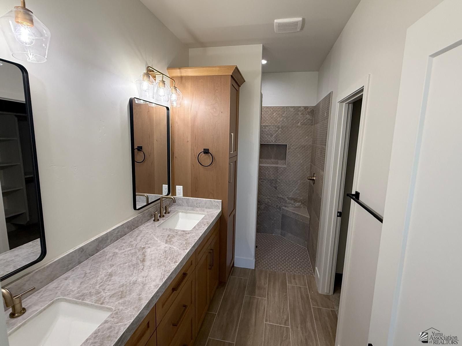 10725 E 46 Place. Yuma, AZ 85367