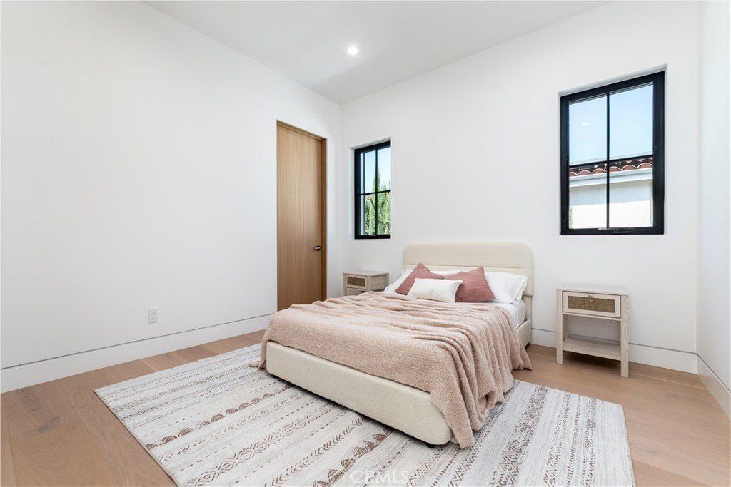 16749 Addison Street. Encino, CA 91436