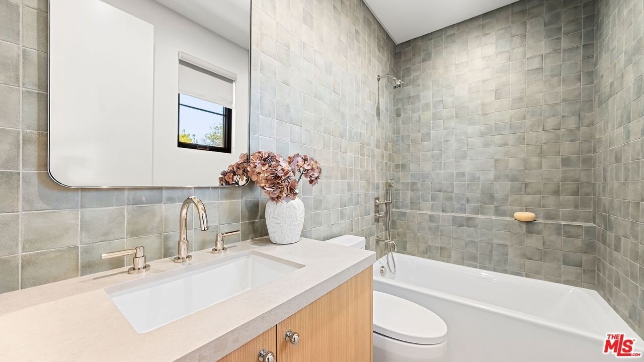 1926 Thayer Ave. Los Angeles, CA 90025