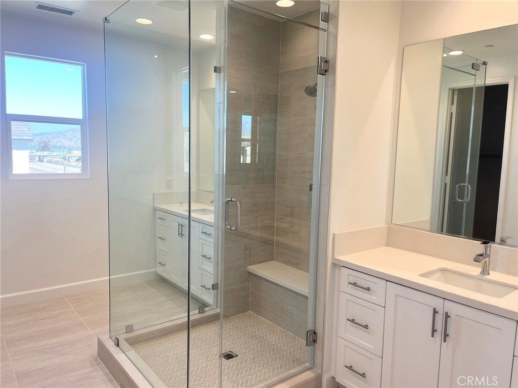 541 Tracy Place. Ventura, CA 93004