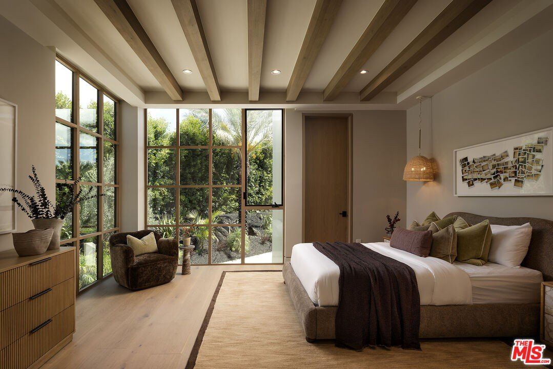 1360 Laurel Way. Beverly Hills, CA 90210