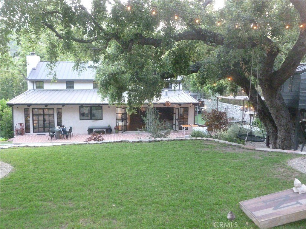 1094 Acanto Place. Los Angeles, CA 90049